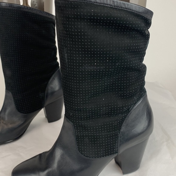 Rebecca Mikoff - Picture 5 of 13